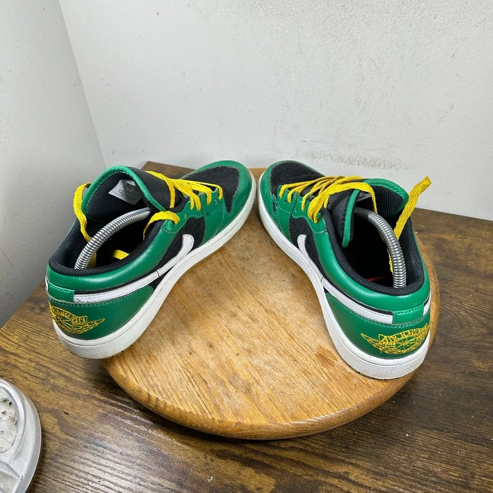 Jordan 1 Low SE Christmas Holiday Special DQ8422-300 Mens Size 9.5 Sneakers